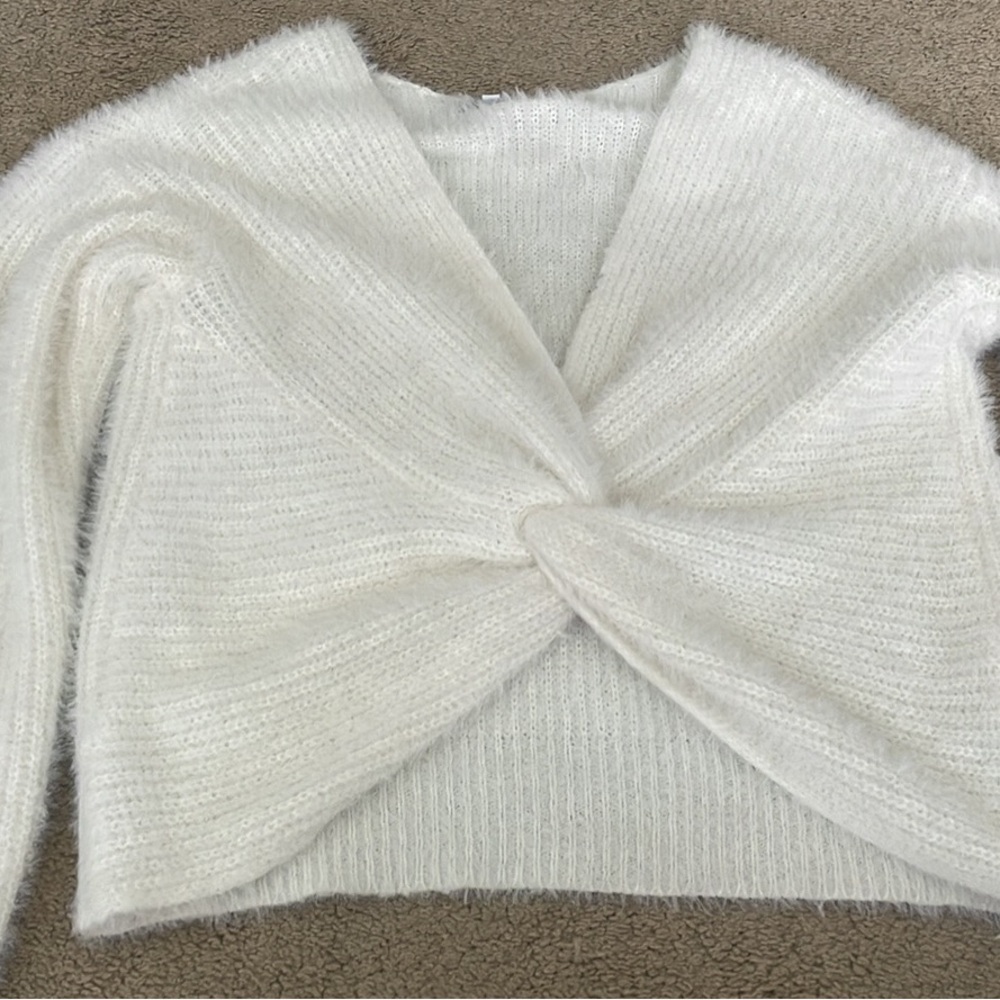 Elegant White Knitted Sweater